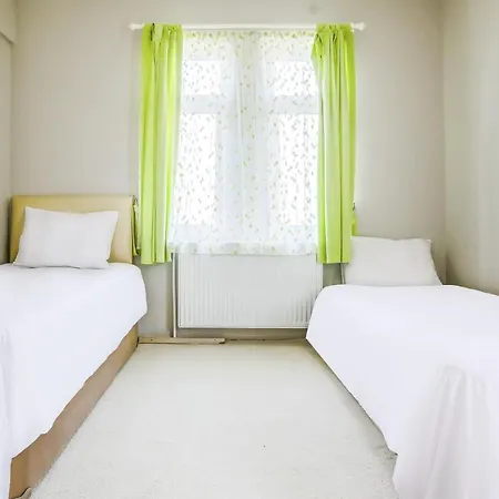 酒店 Close To Masukiye Waterfalls With Backyard 伊兹密特